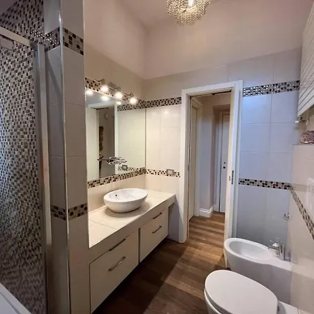 Chandelier - Center Lejlighed Milano